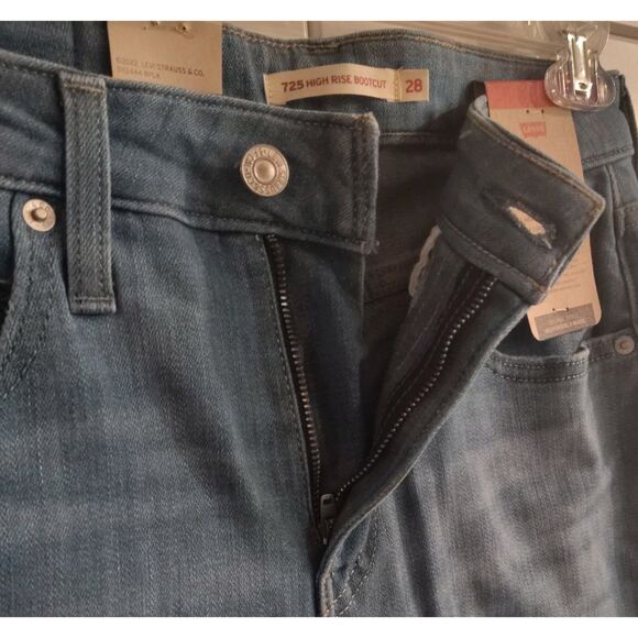 NWT Levi's 725 High-Waist Classic Stretch Bootcut Jeans Size 28x32 Western - Picture 9 of 10